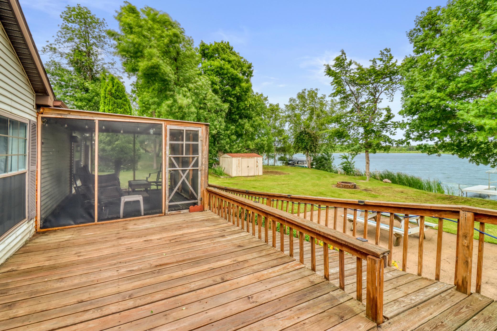 Exterior_deck2_1.JPG