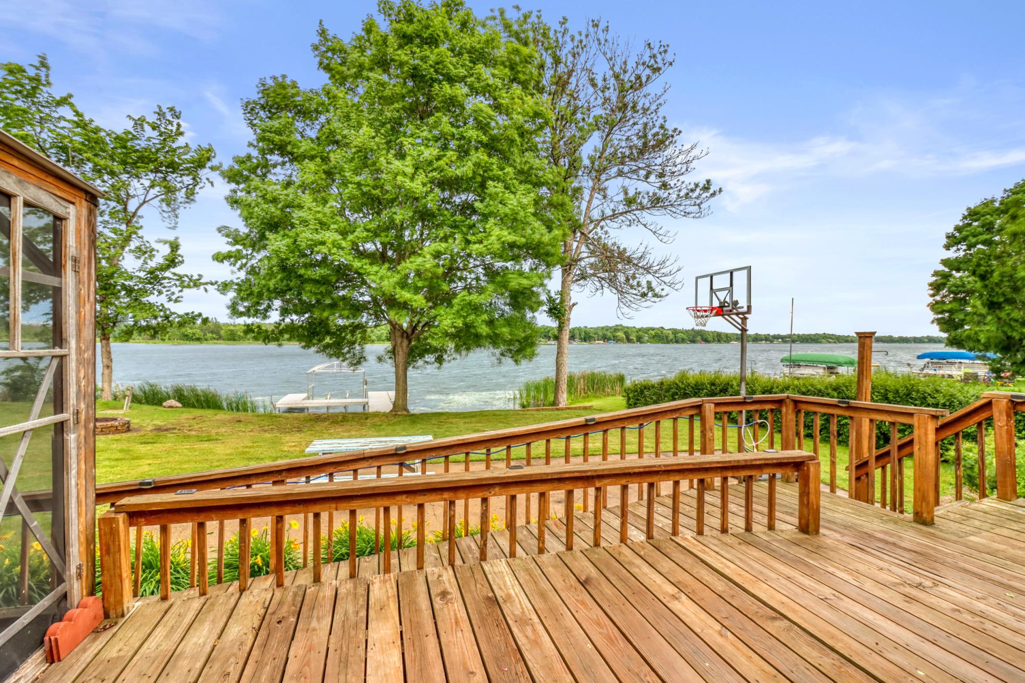 Exterior_deck2_0.JPG