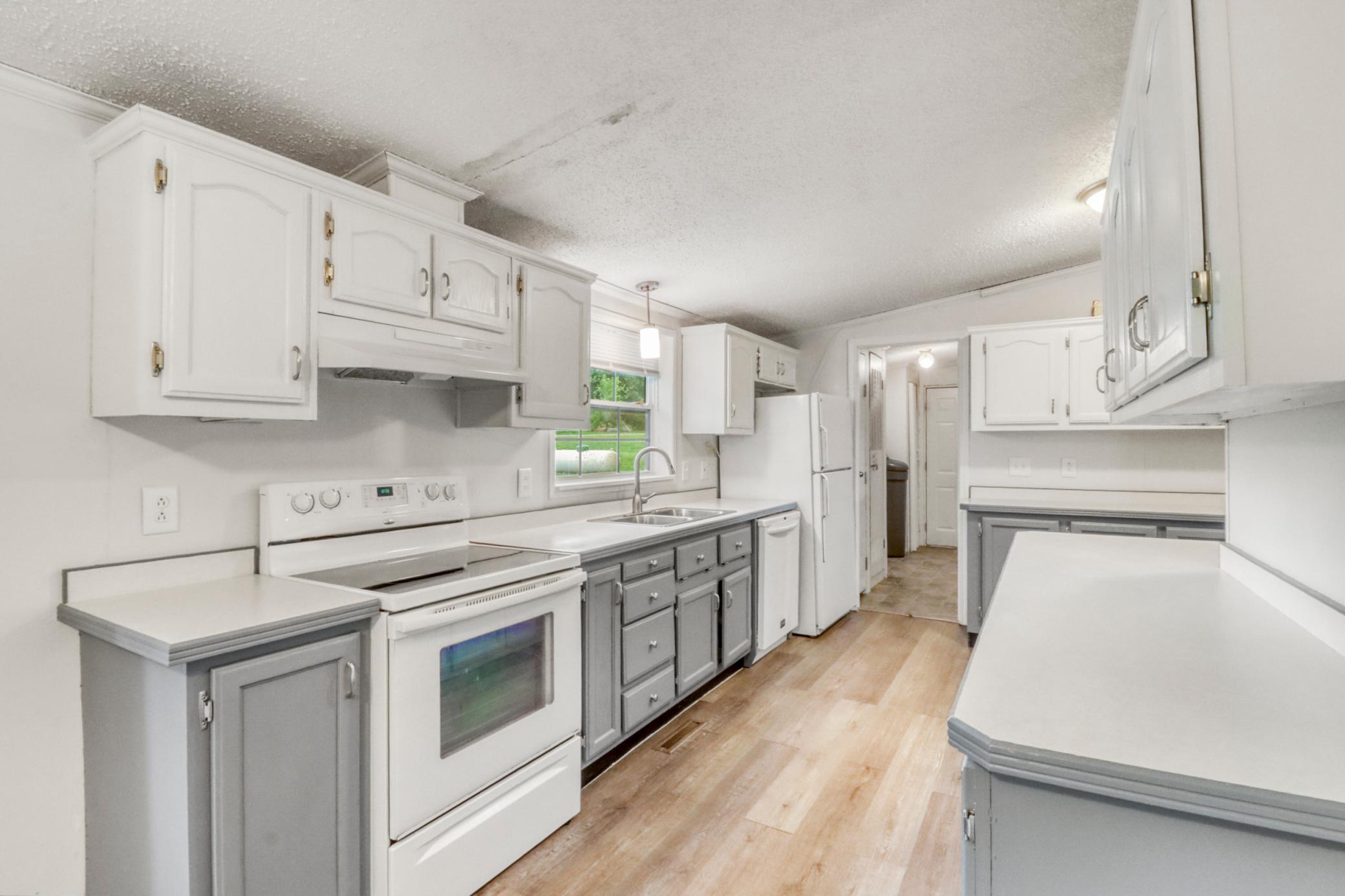 Kitchen1_3.JPG