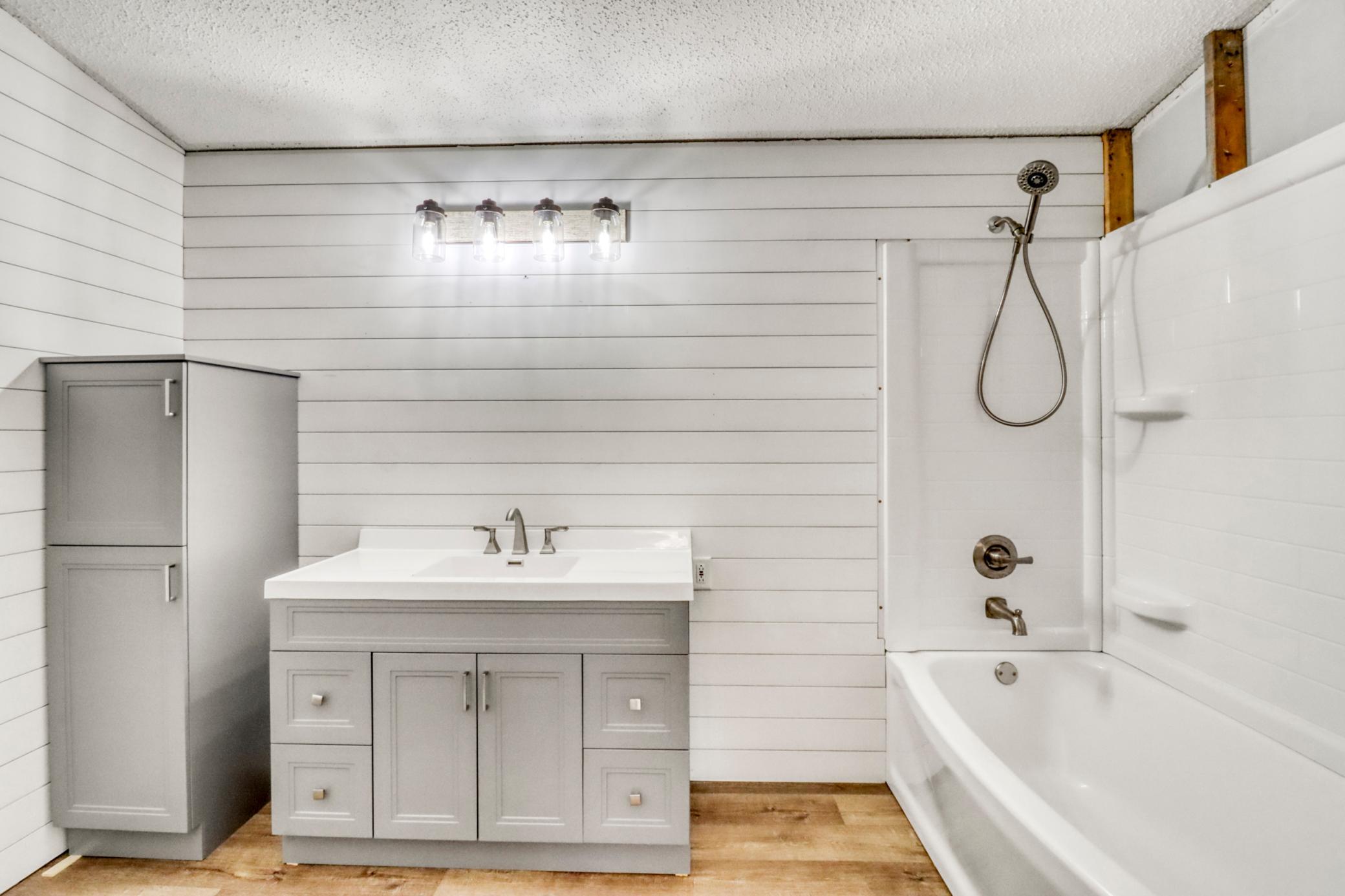 Primary Bathroom1_1.JPG