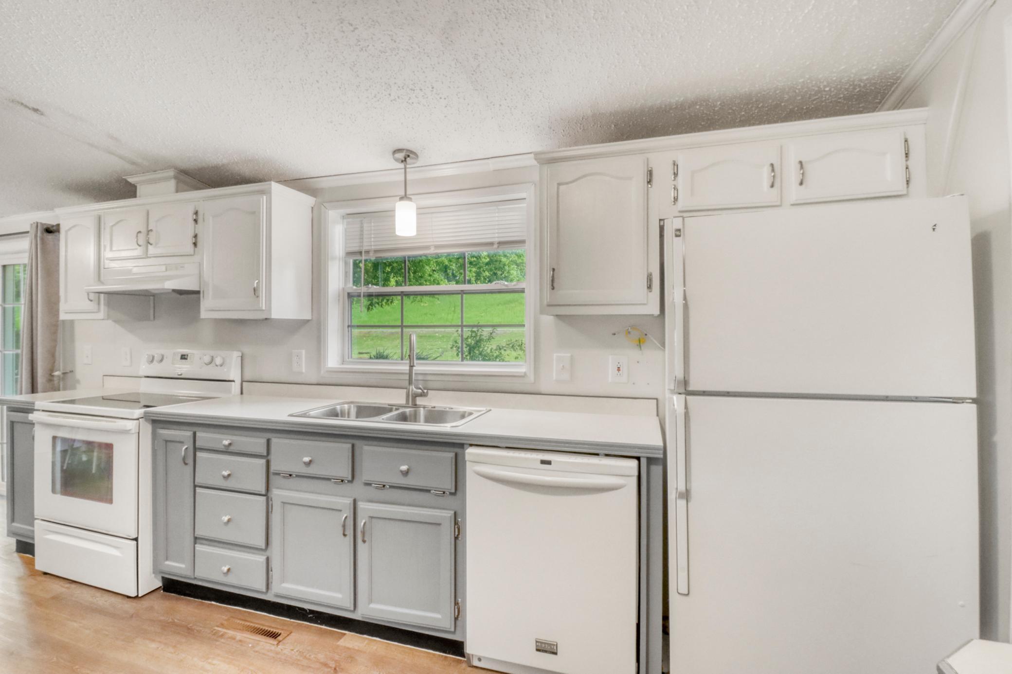 Kitchen1_6.JPG