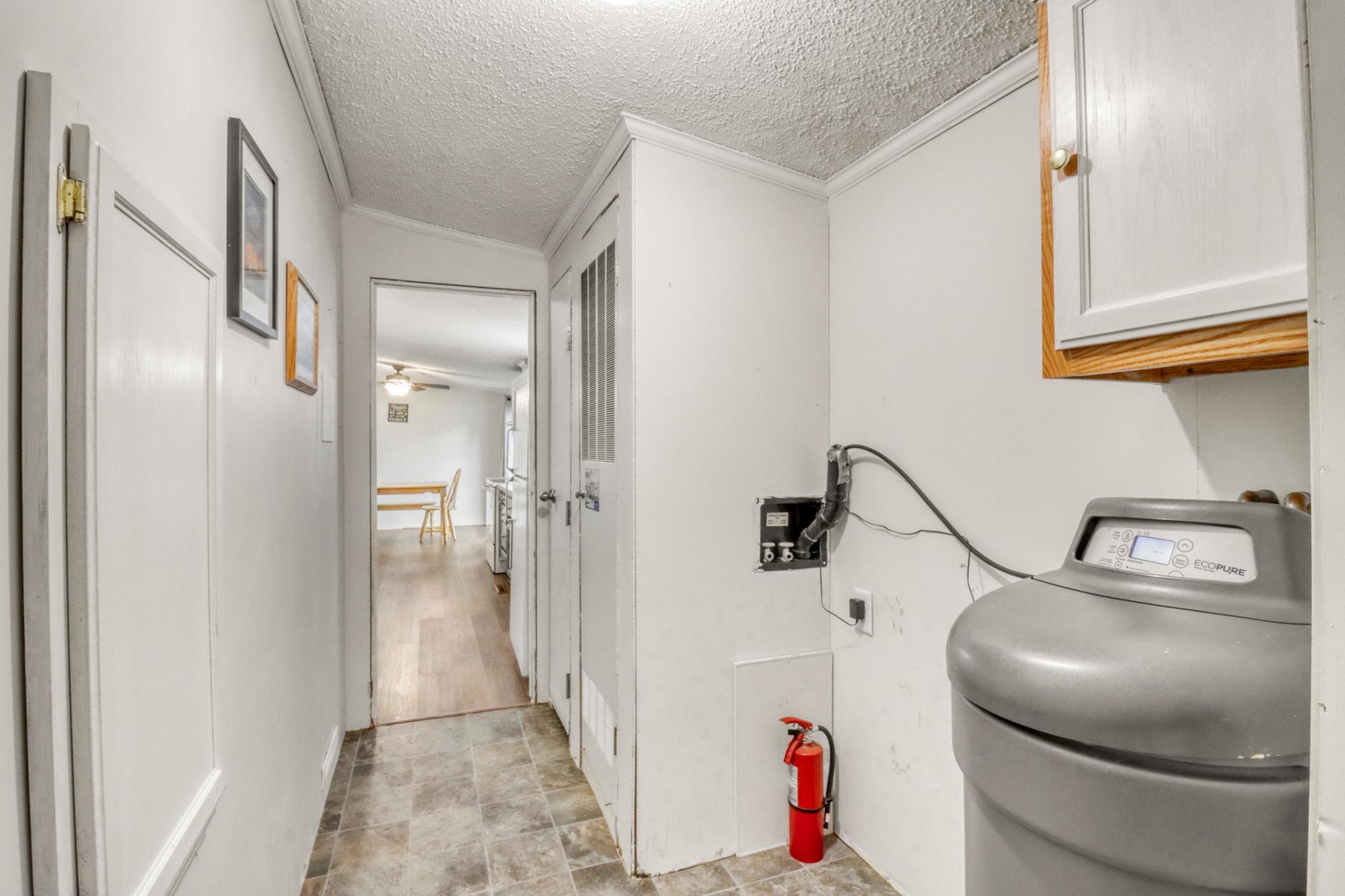 Laundry_mudroom1_1.JPG