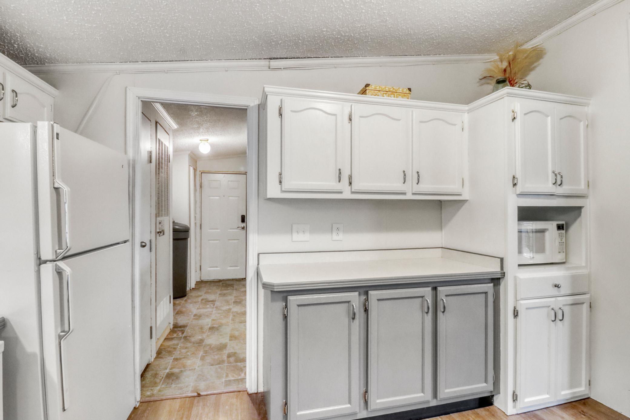 Kitchen1_5.JPG
