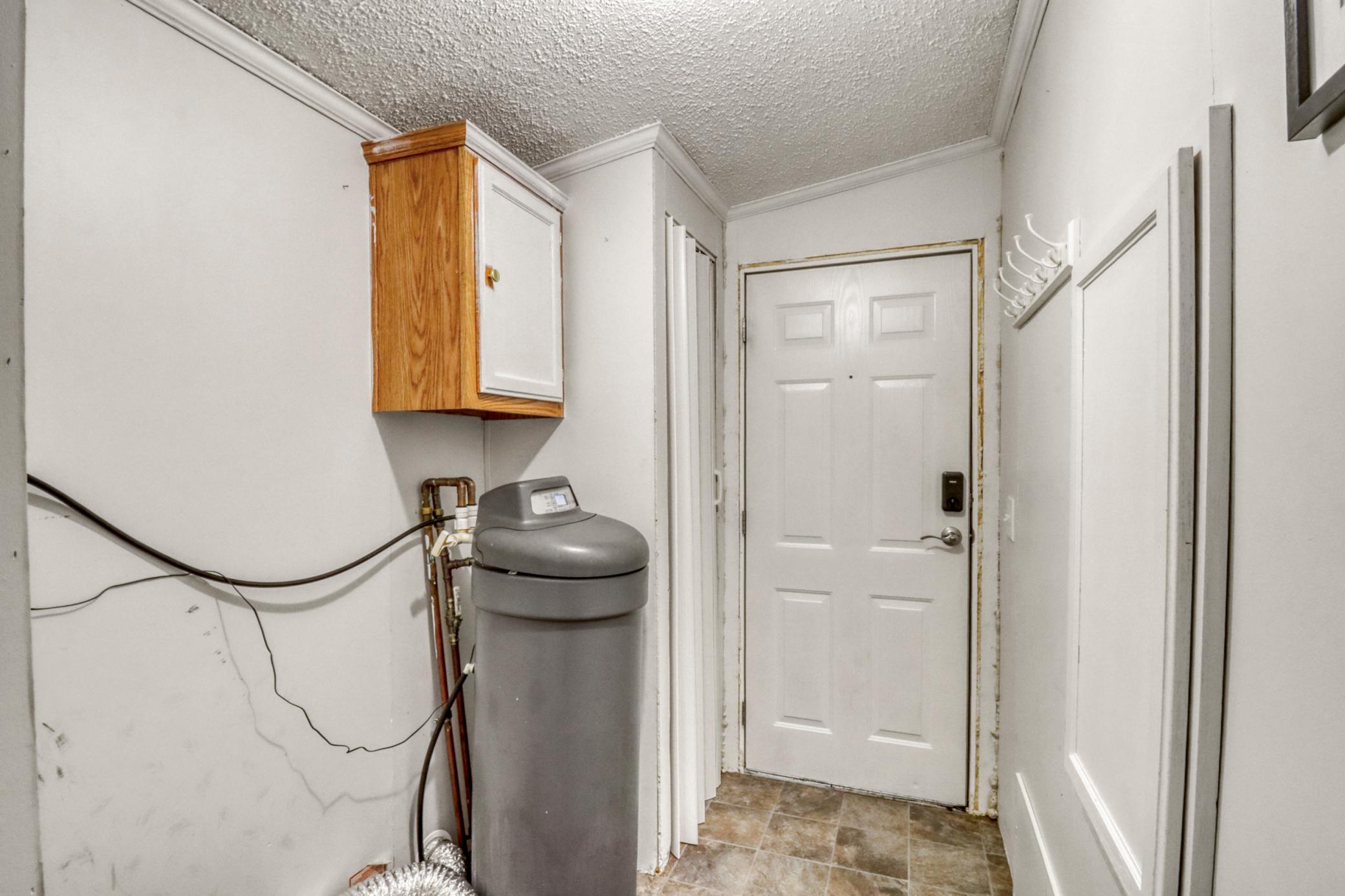 Mudroom1_1.JPG