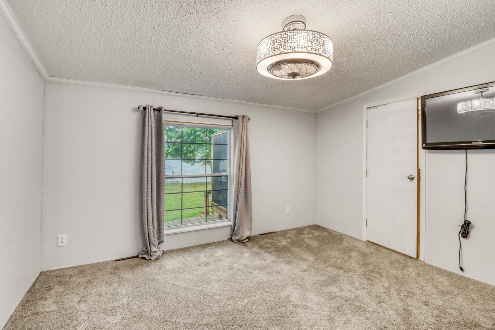Primary Bedroom1_1.JPG