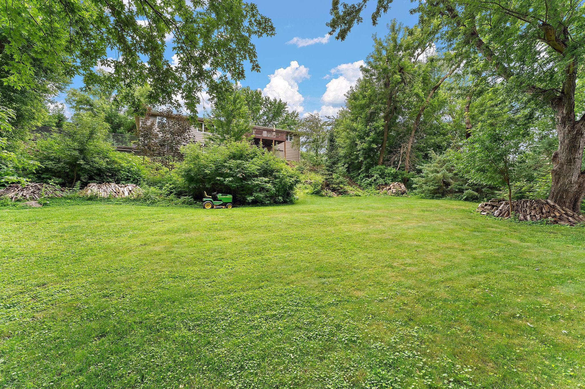Huge private rear yard