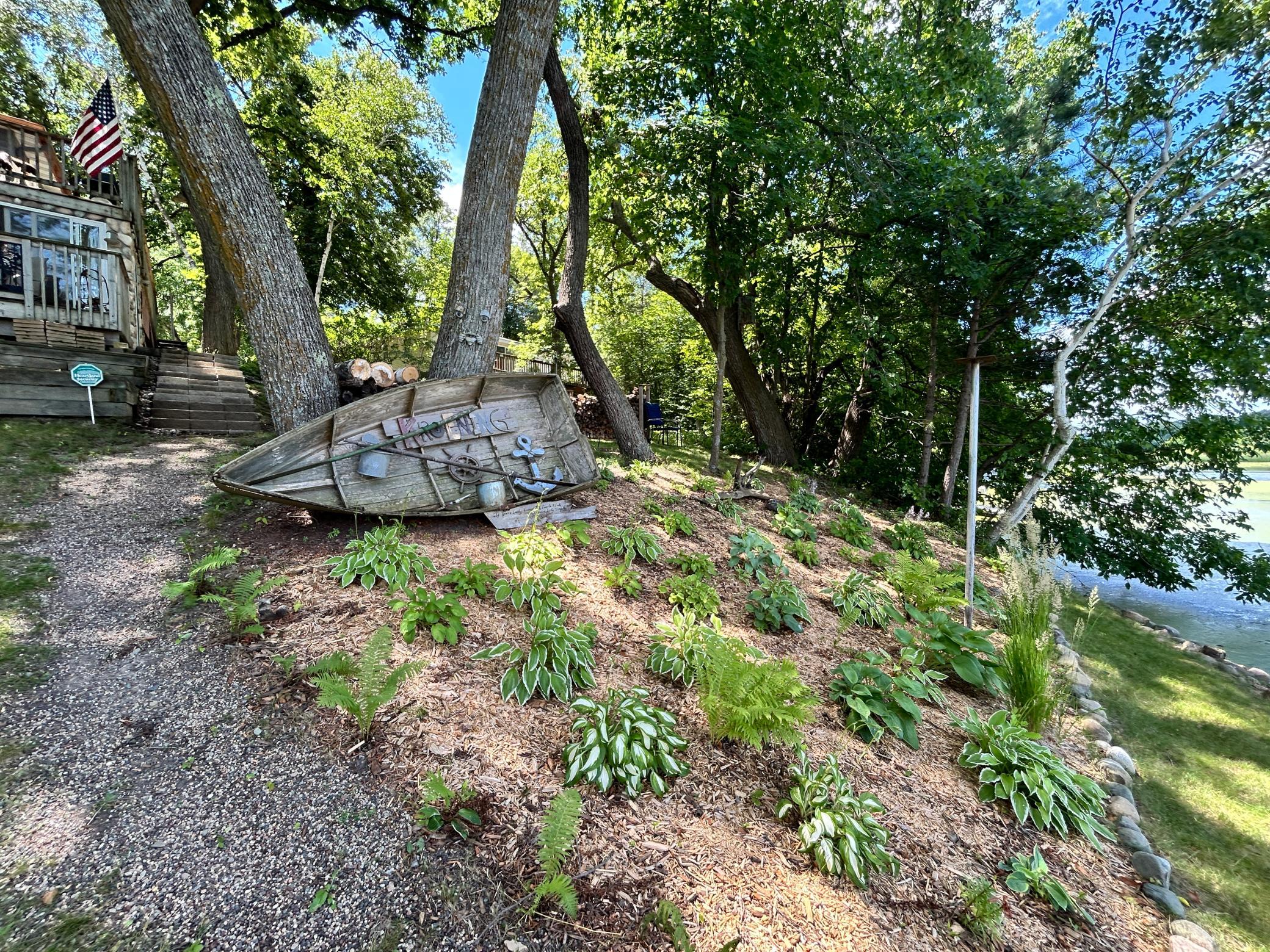 This is another great flower garden on the lake side.