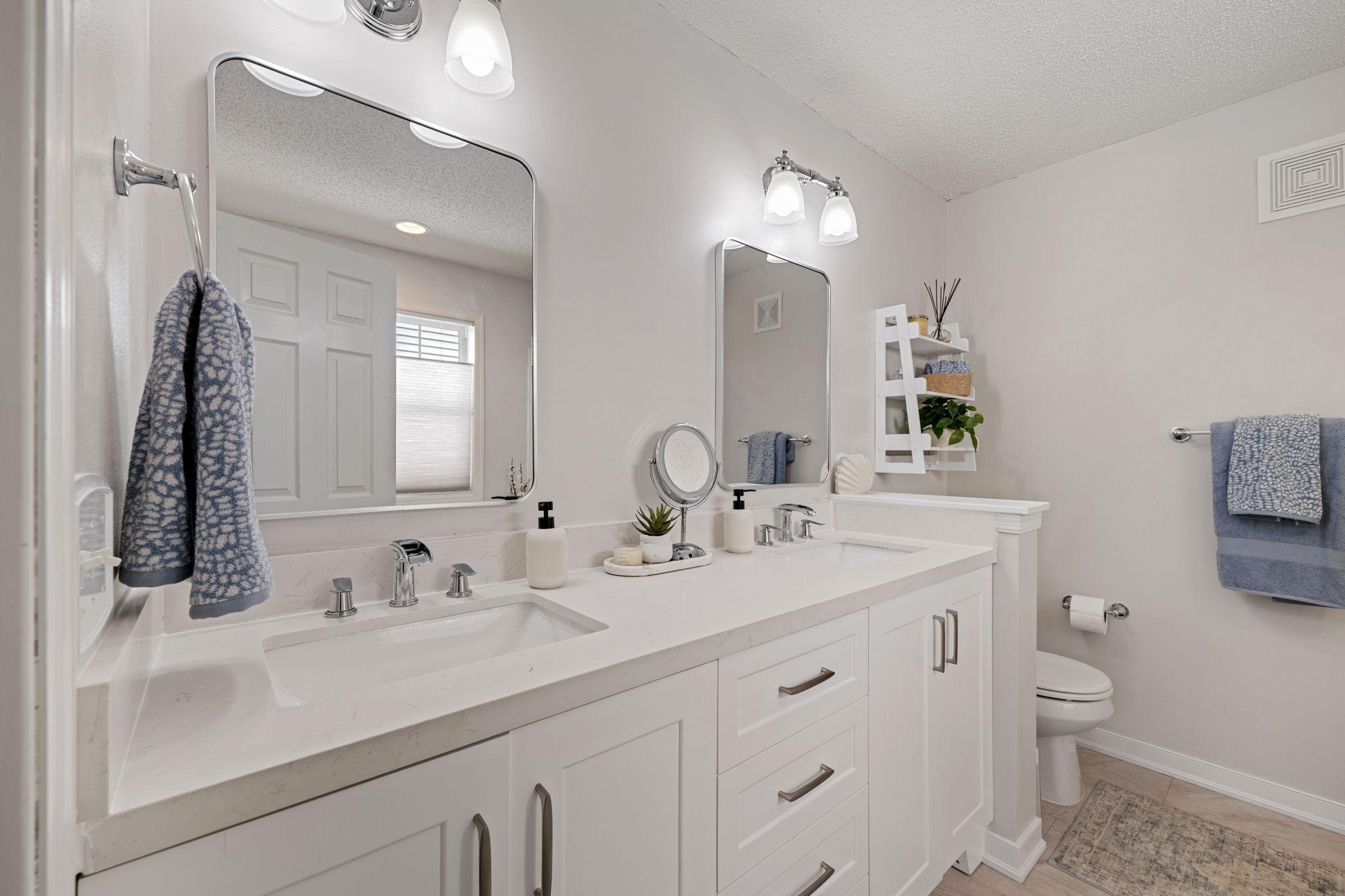 Dual vanities, separate walk-in shower stall & jetted tub.