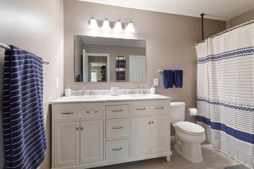701 Woodduck Drive, C, Saint Paul, MN 55125