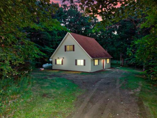 4-web-or-mls-32625 Riverside Dr-298_1.jpg