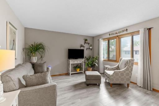 8545 Maplebrook Parkway N, Minneapolis, MN 55445
