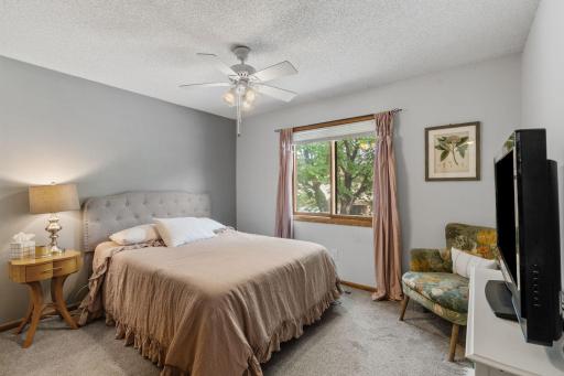 8545 Maplebrook Parkway N, Minneapolis, MN 55445