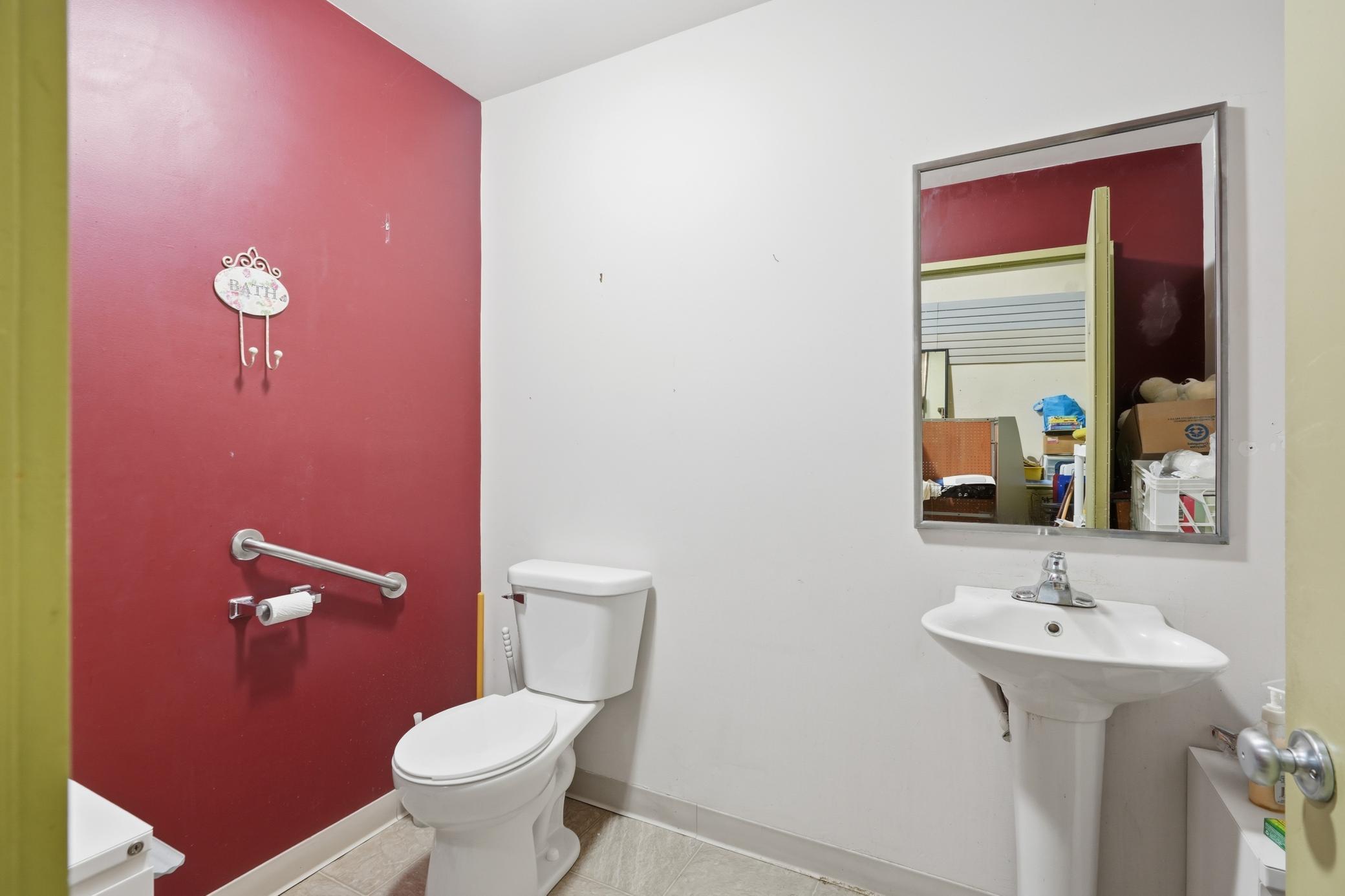 12-Bathroom.jpg