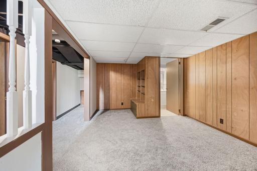 821 Sterling Street N, Saint Paul, MN 55119