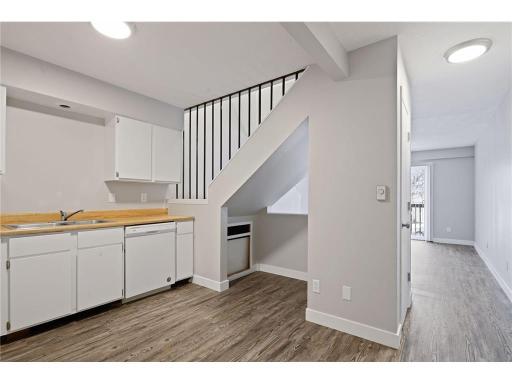 Minneapolis, MN 55404