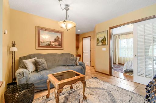 7005 Rose Dr - Web Quality - 014 - 14 Family Room.jpg