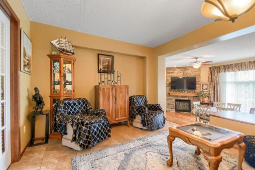7005 Rose Dr - Web Quality - 007 - 07 Living Room.jpg