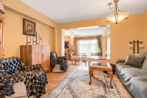 7005 Rose Dr - Web Quality - 006 - 06 Living Room.jpg