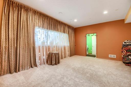 7005 Rose Dr - Web Quality - 015 - 15 Family Room.jpg