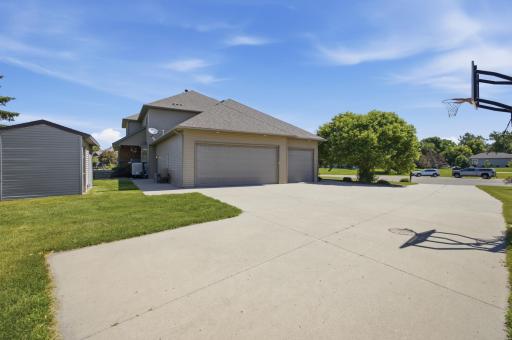 7019 Maple Lane, Horace, ND 58047