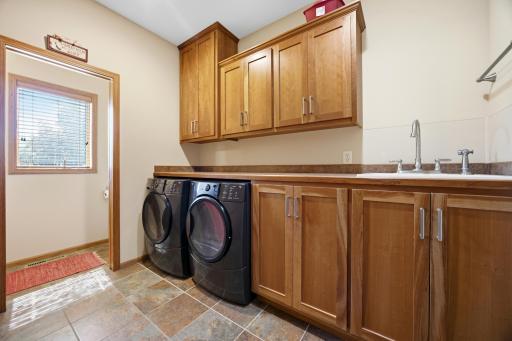 7019 Maple Lane, Horace, ND 58047