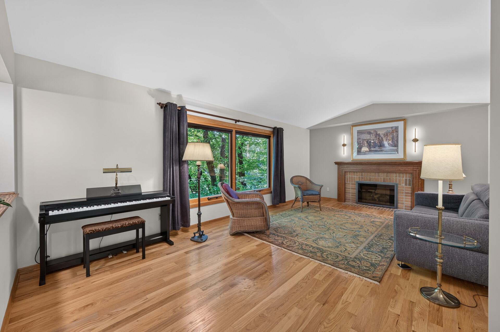 09_11600_37th_Ave_N9_mls.jpg