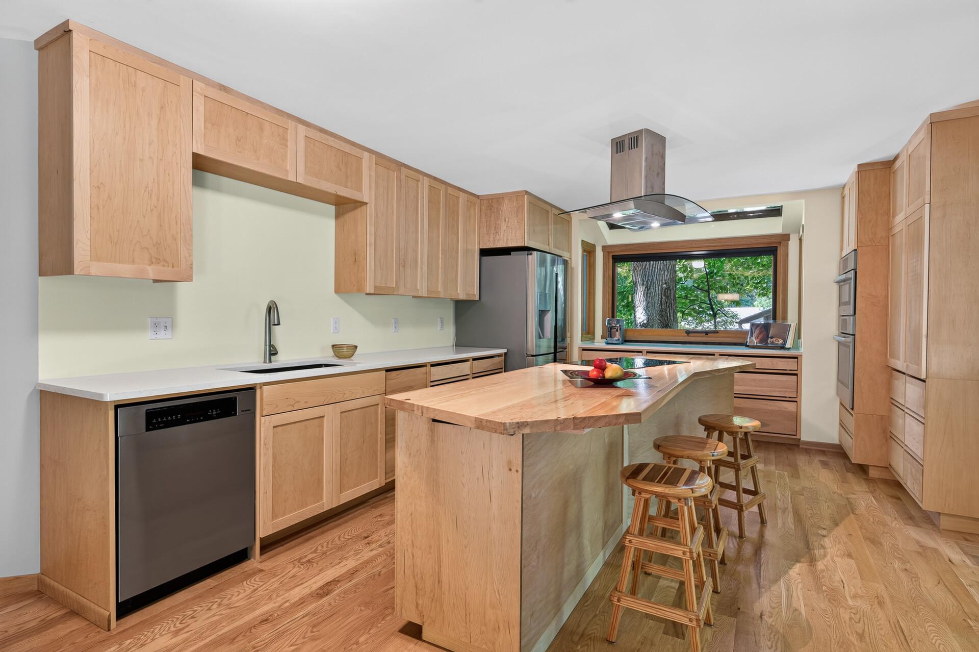 17_11600_37th_Ave_N17_mls.jpg