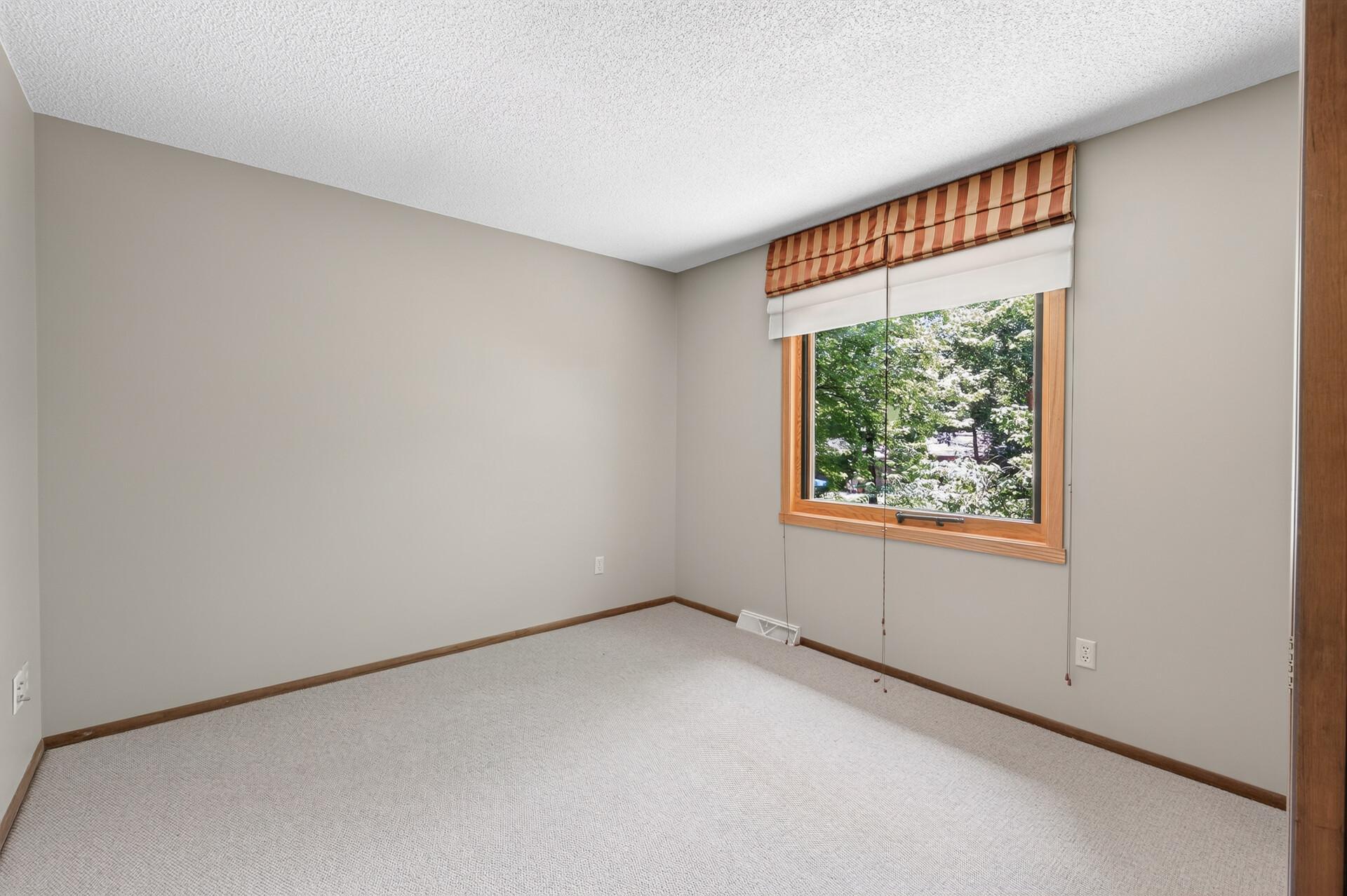 34_11600_37th_Ave_N34_mls.jpg