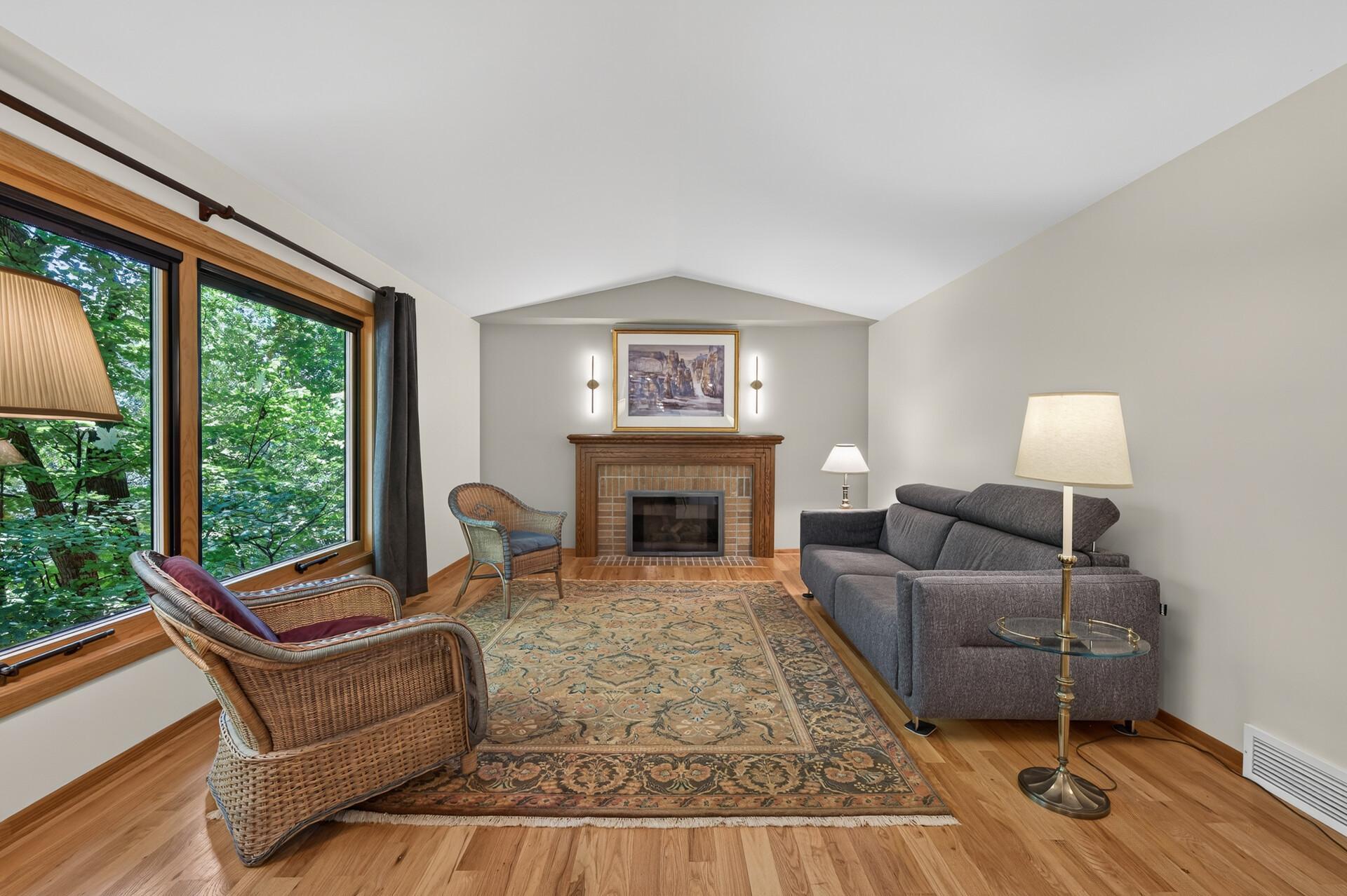 10_11600_37th_Ave_N10_mls.jpg