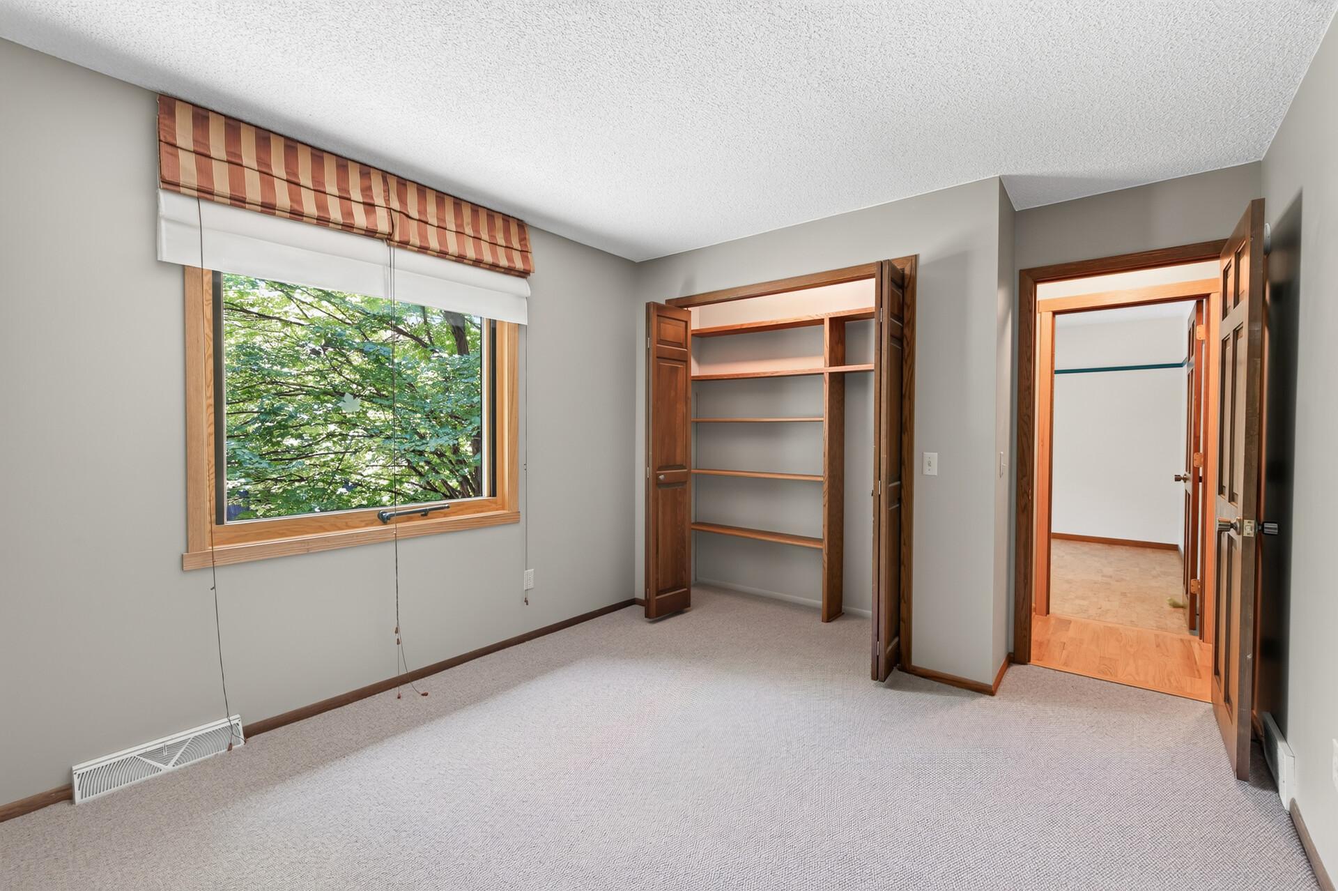 35_11600_37th_Ave_N35_mls.jpg