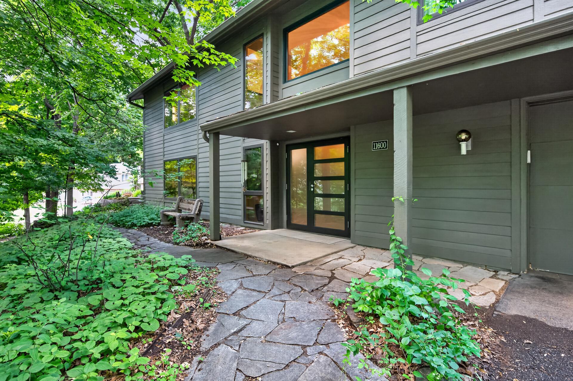 05_11600_37th_Ave_N5_mls.jpg