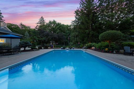 39-web-or-mls-4940 Suburban Dr Twilight -69.jpg