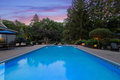 35-web-or-mls-4940 Suburban Dr Twilight -126.jpg