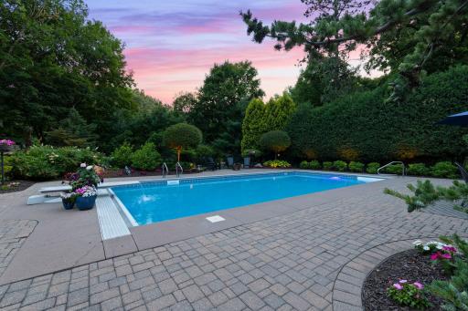 37-web-or-mls-4940 Suburban Dr Twilight -48.jpg