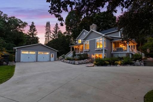 21-web-or-mls-4940 Suburban Dr Twilight -102.jpg