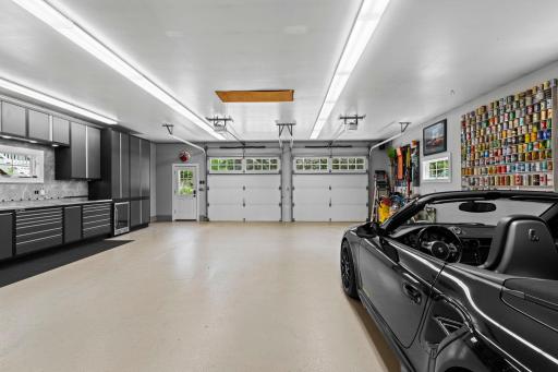159-web-or-mls-156-print-4940 Suburban Dr-79.jpg