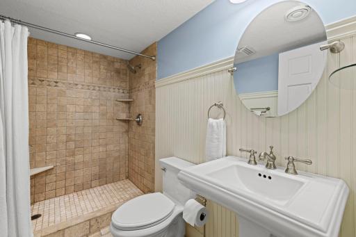 131-web-or-mls-130-print-4940 Suburban Dr-304.jpg