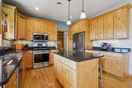 26-web-or-mls-Morningside Ct-S0804-026.jpg