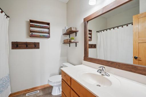 32-web-or-mls-Morningside Ct-S0804-032.jpg