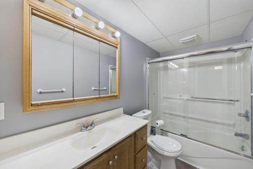 Basemnet full bathroom