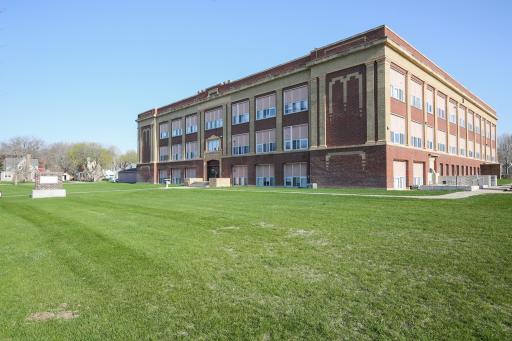 Well kept building on a clean and spacious lot