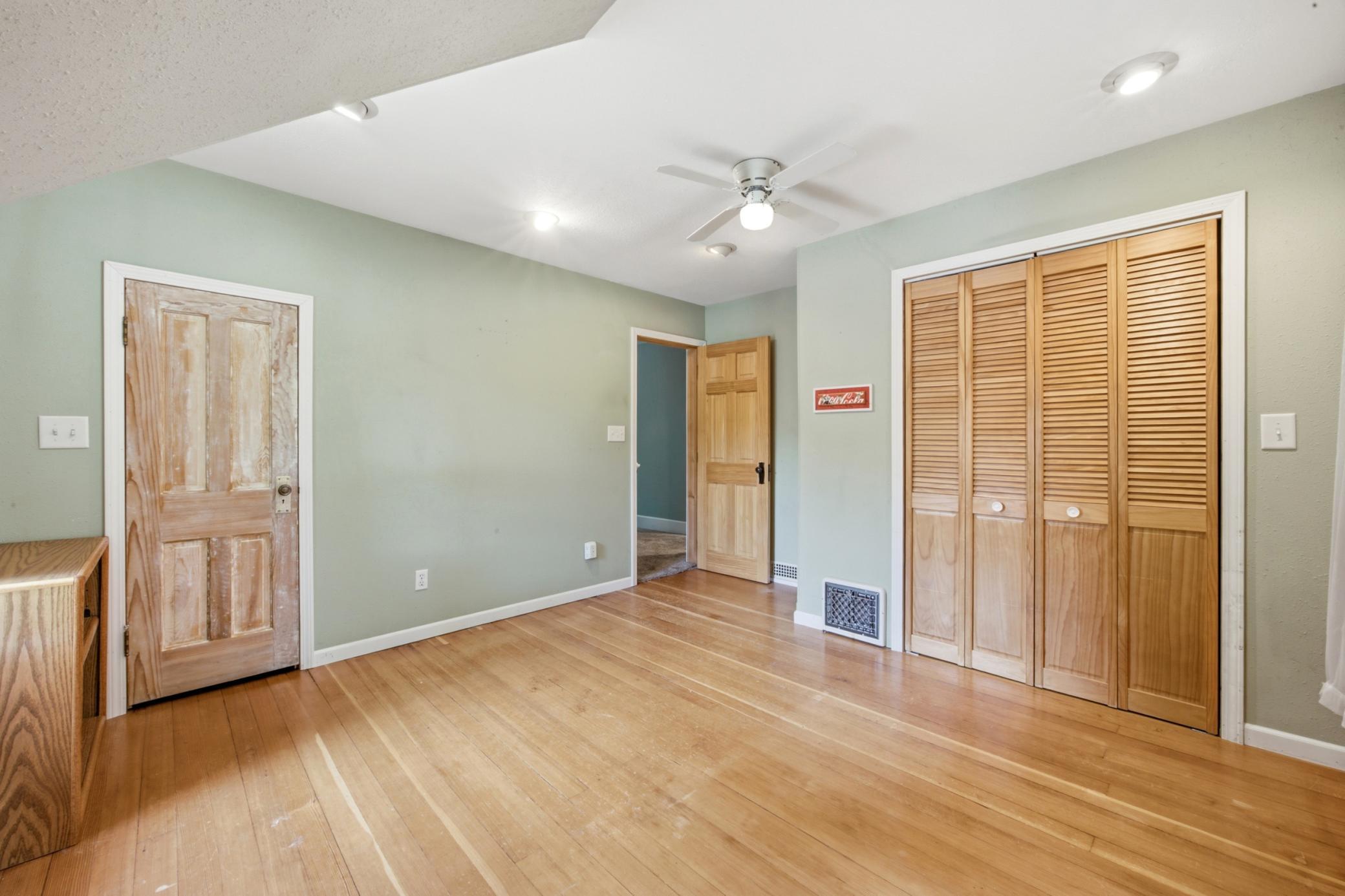 Primary Bedroom/2 closets