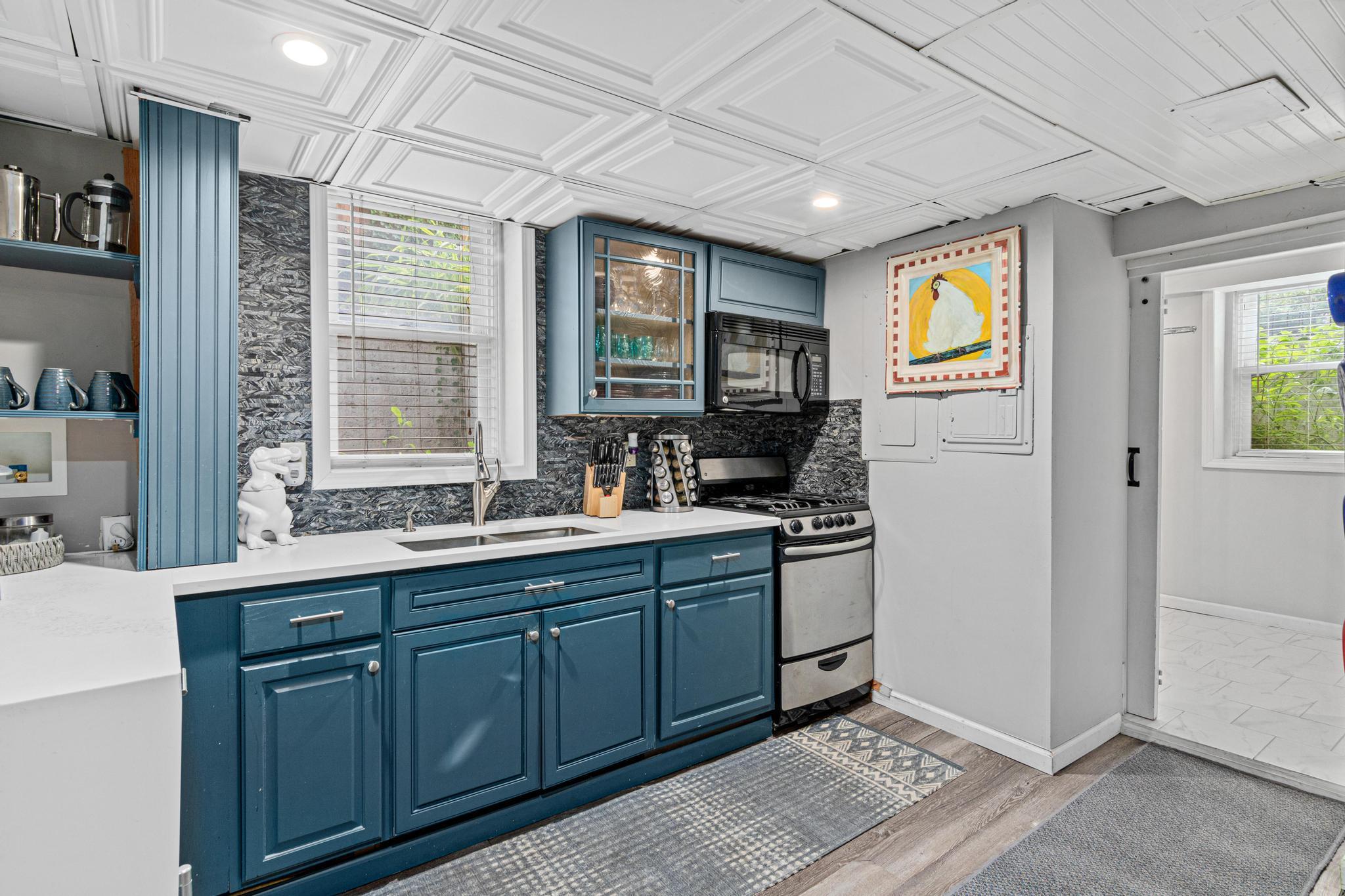 Lower level full kitchen