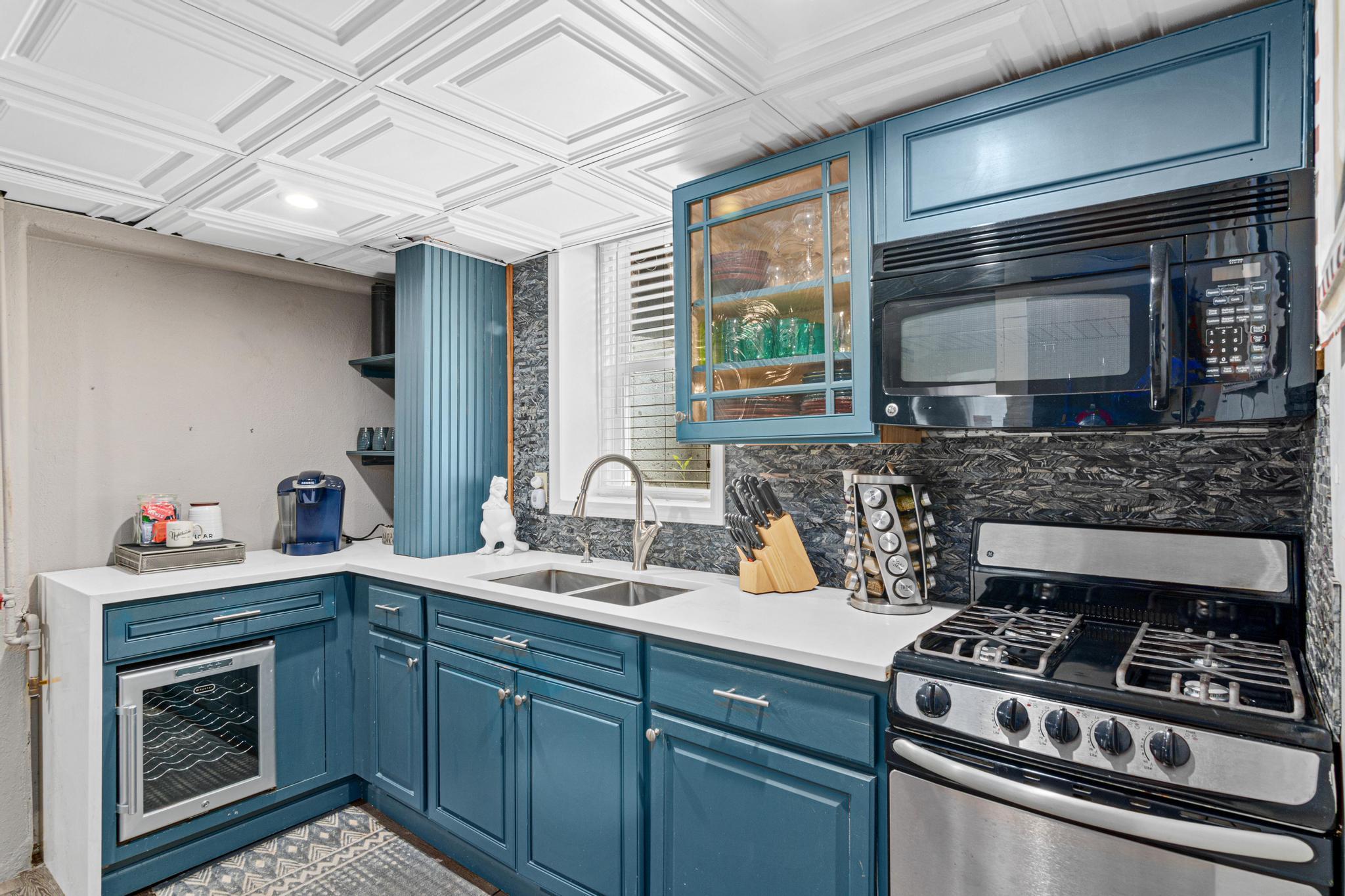 Lower level full kitchen