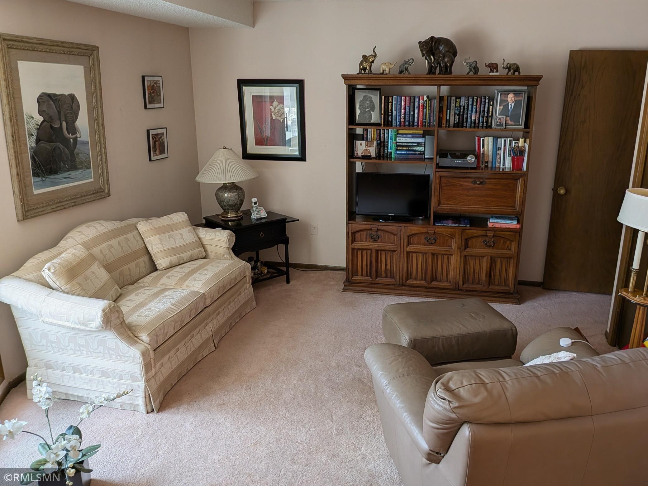 Den which can be coverted into a 2nd Bedroom.jpg