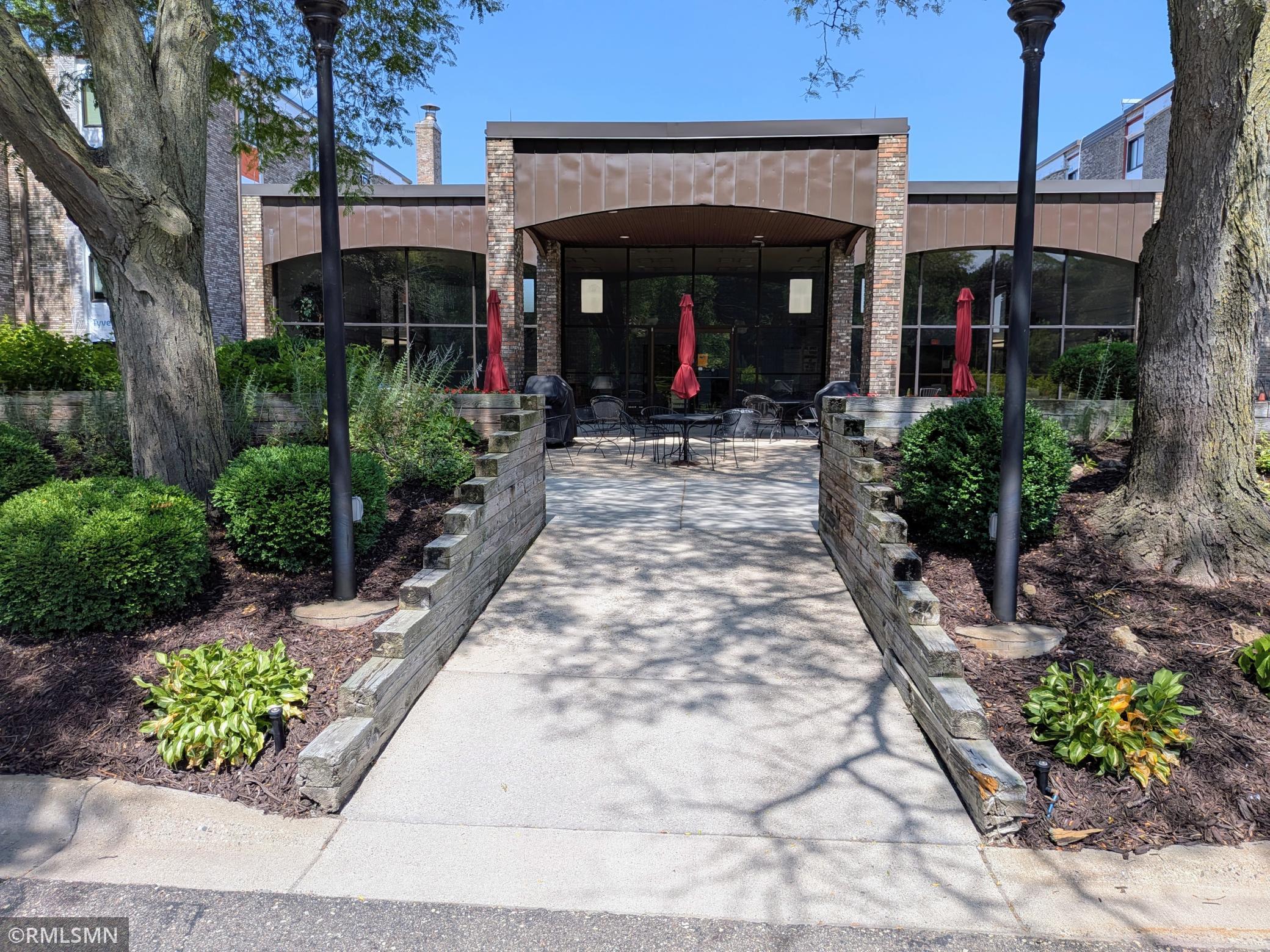 What you see is the large Patio and Pool enterance. .jpg