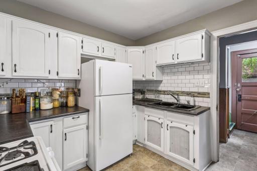 629 Lexington Parkway N, Saint Paul, MN 55104