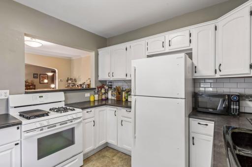 629 Lexington Parkway N, Saint Paul, MN 55104
