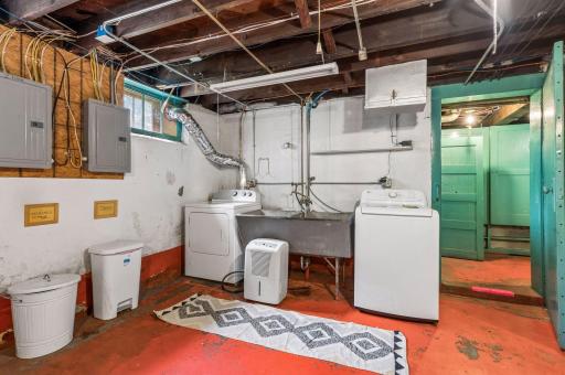 629 Lexington Parkway N, Saint Paul, MN 55104