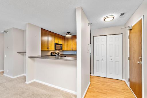 6155 Chasewood Parkway, 204, Minnetonka, MN 55343
